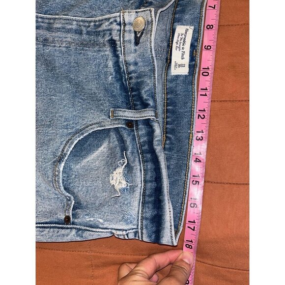 Abercrombie & Fitch 90s Straight Ultra High Rise Jeans Size 33 Light Wash Distre - Picture 8 of 12